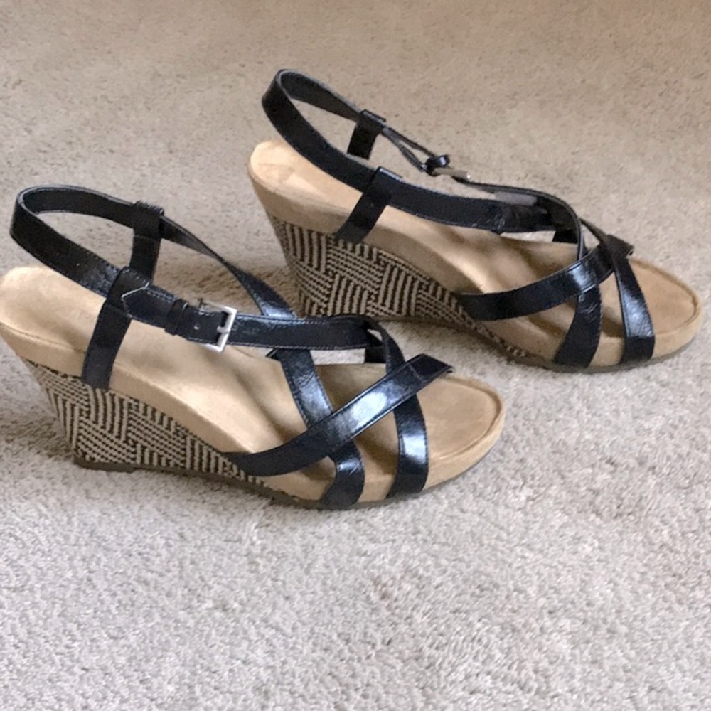 Aerosoles sandals 7.5 Wide black Chex